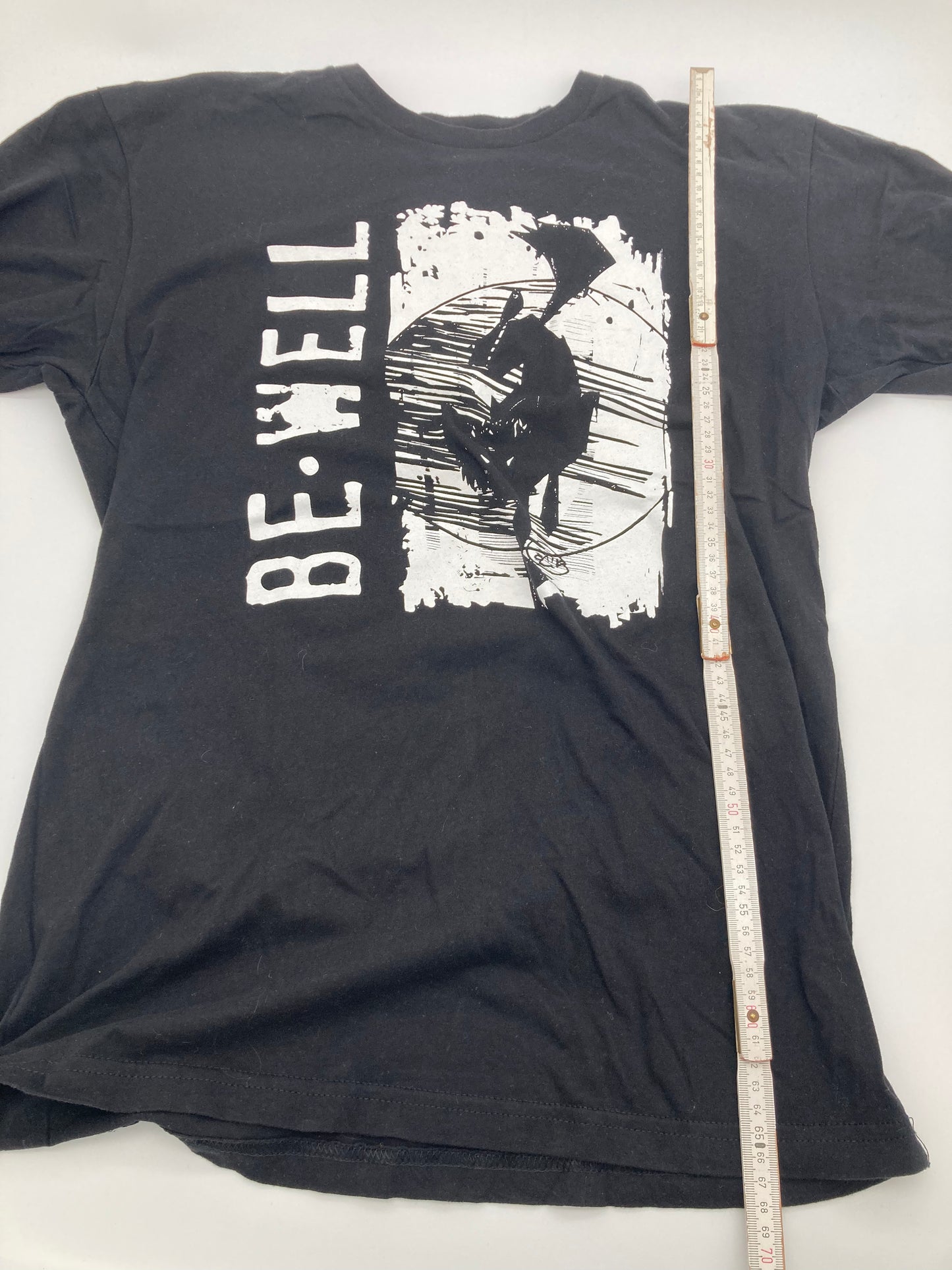BE WELL • T-Shirt • M • Second Hand