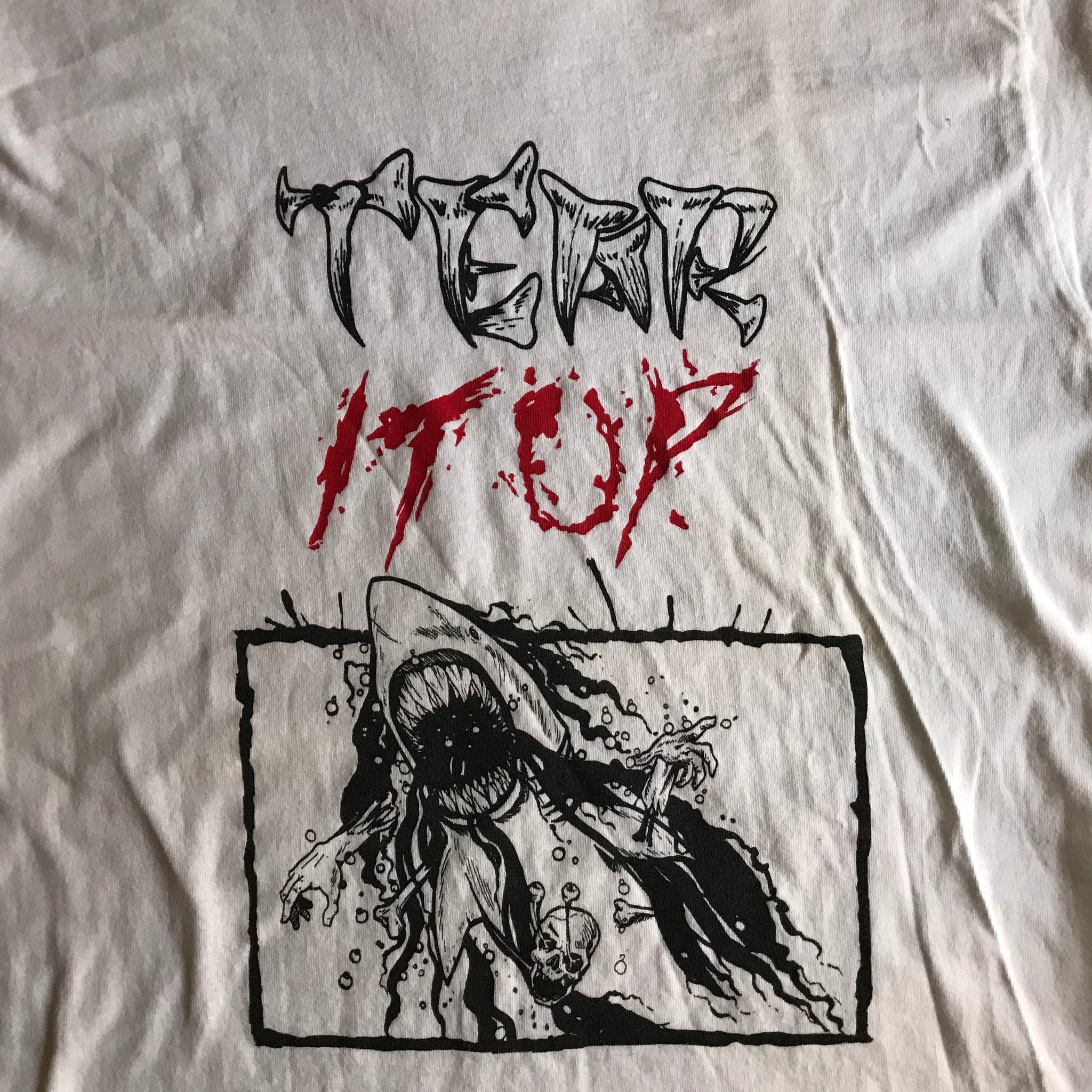 TEAR IT UP • Shark • T-Shirt