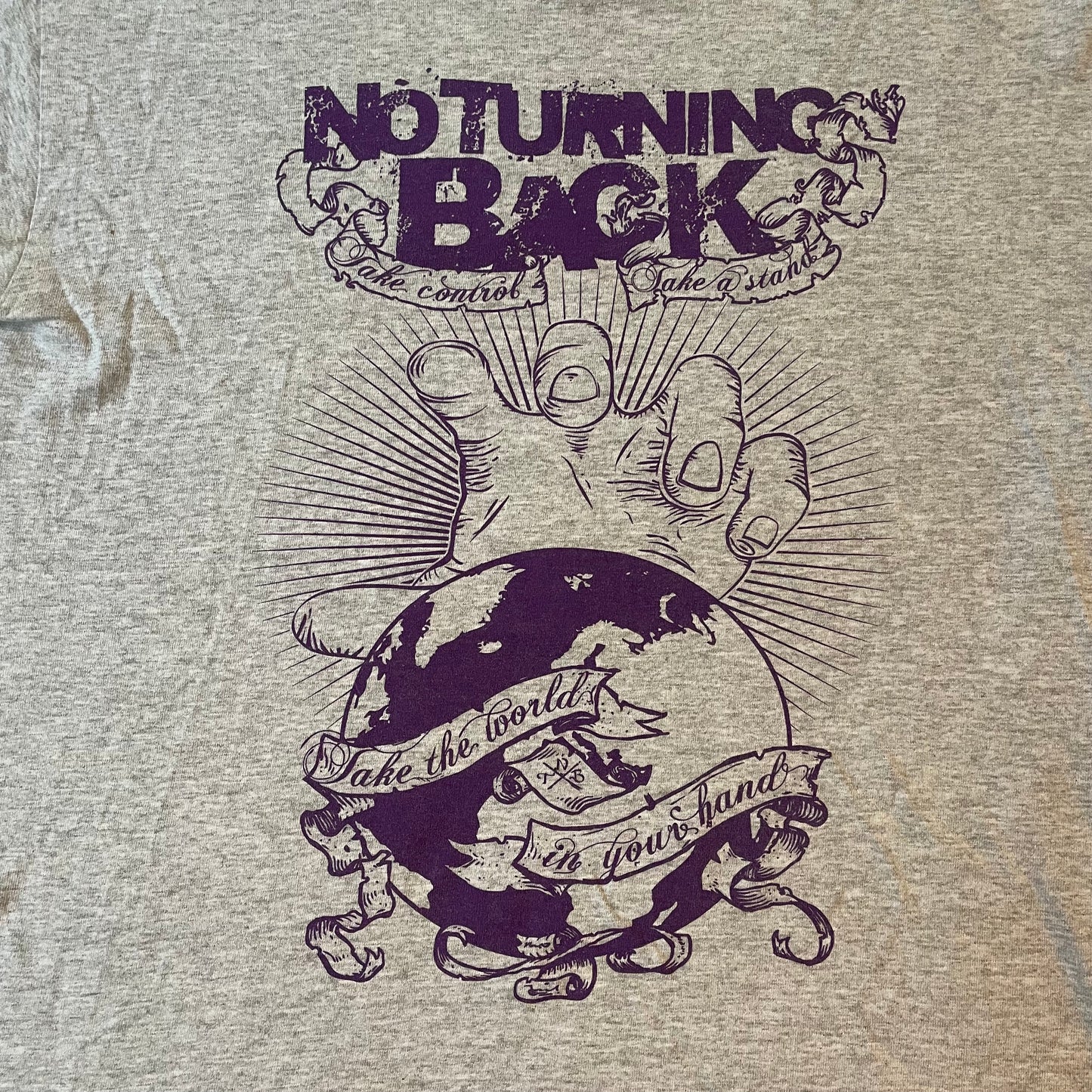 NO TURNING BACK • Take the world • L • T-Shirt